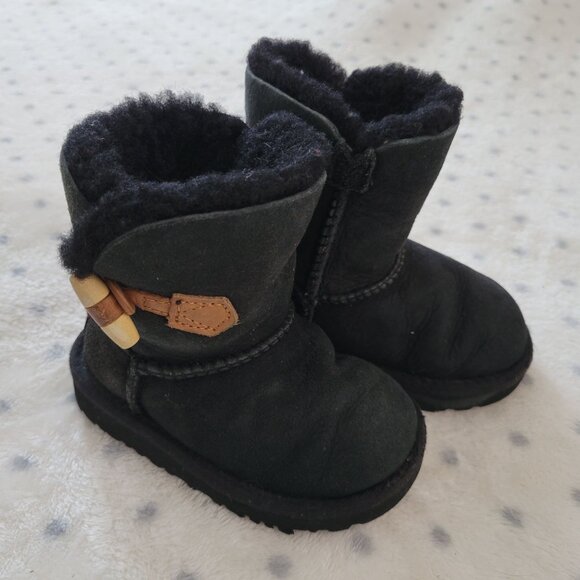 UGG Winter Boots for a Toodler Size 6 - Picture 6 of 7